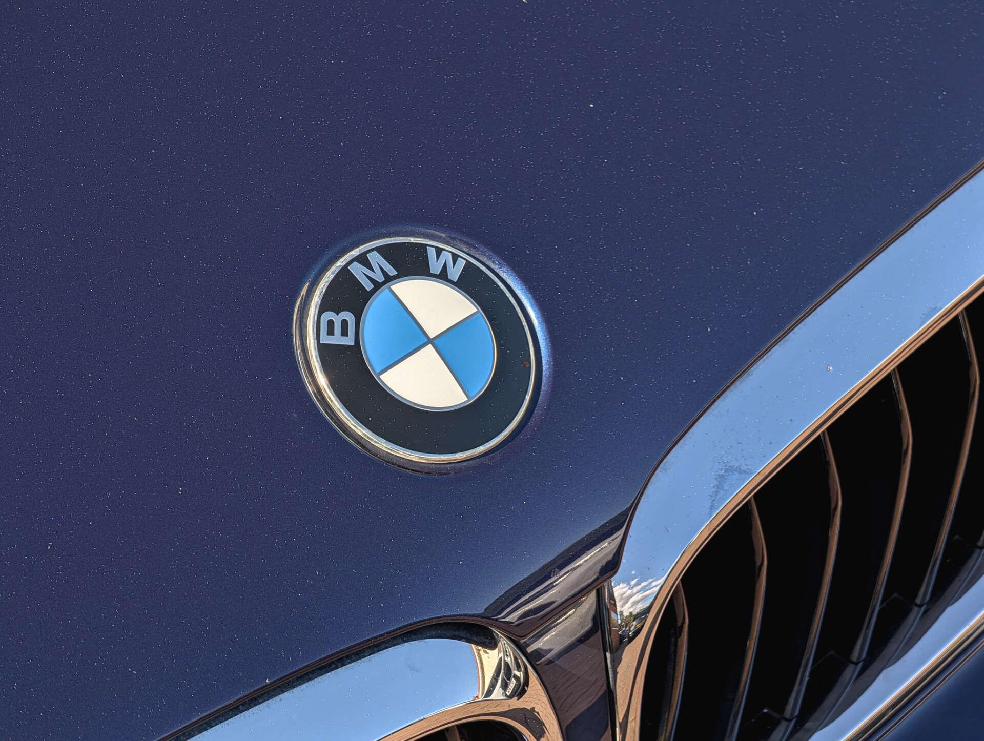 BMW 5 Series view 10