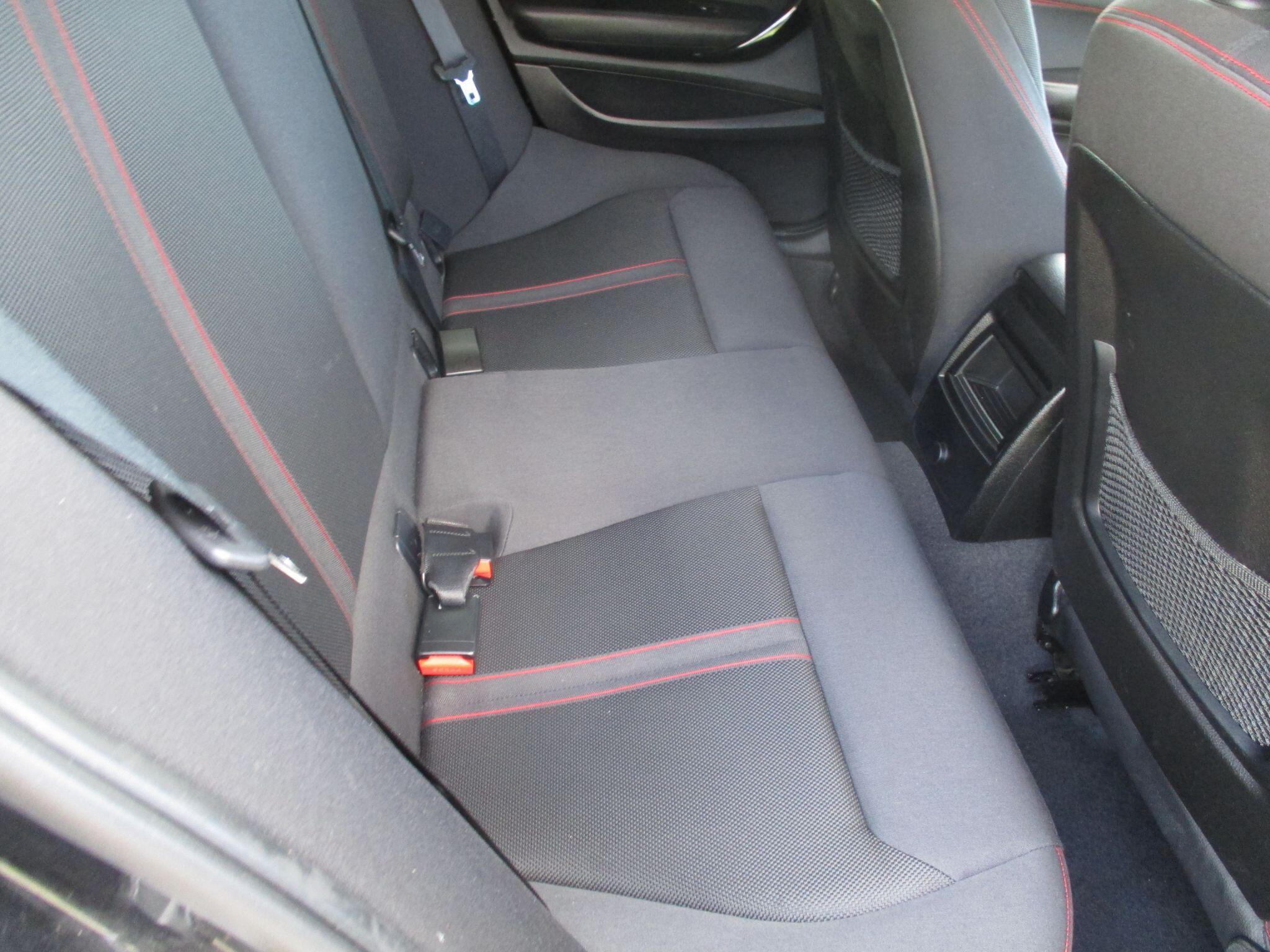 BMW 1 Series view 25