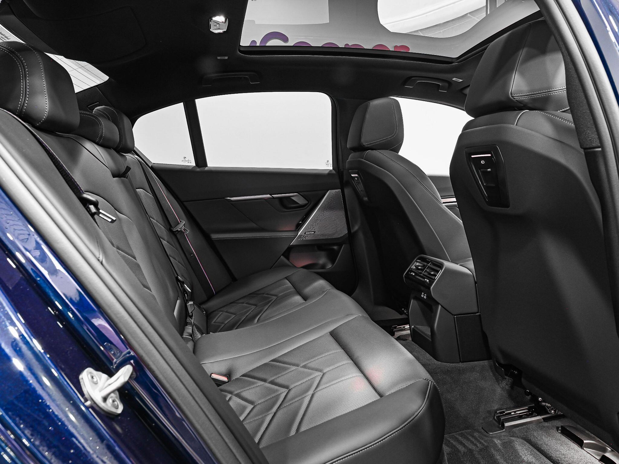 BMW 5 Series view 33