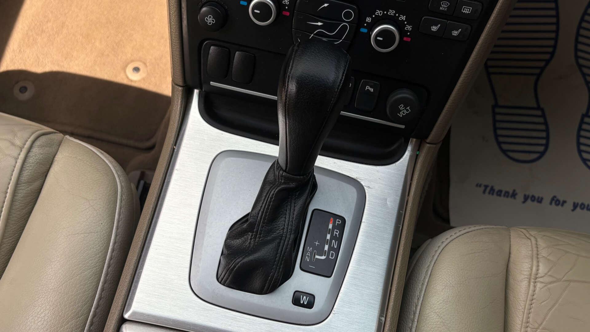 Volvo XC90 view 32