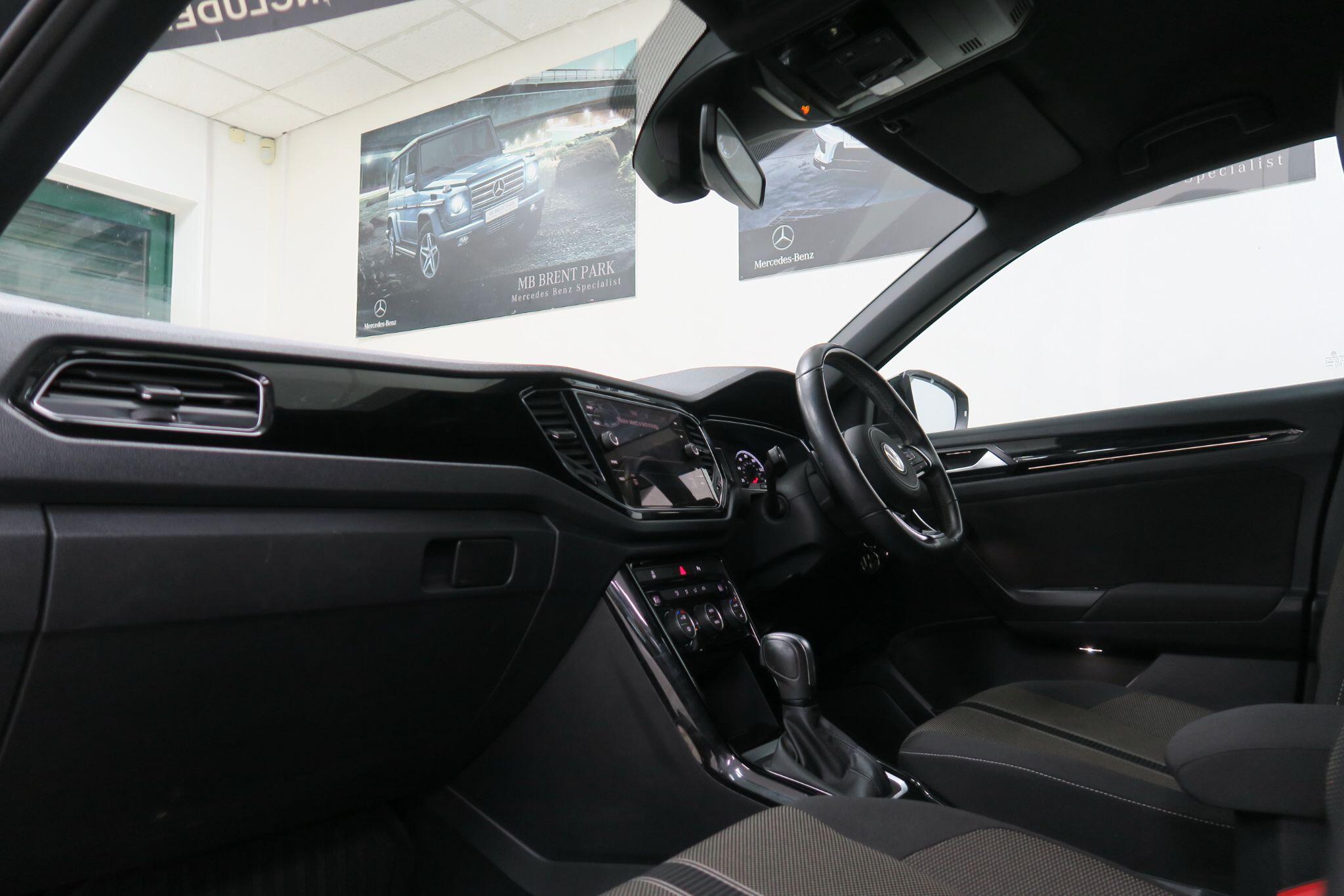 Volkswagen T-Roc view 8