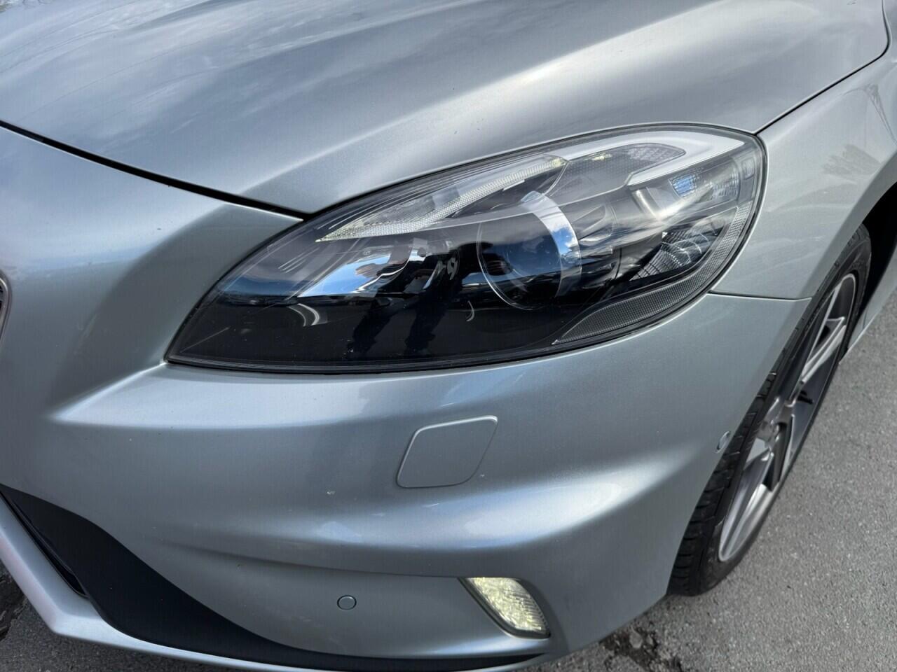 Volvo V40 view 44
