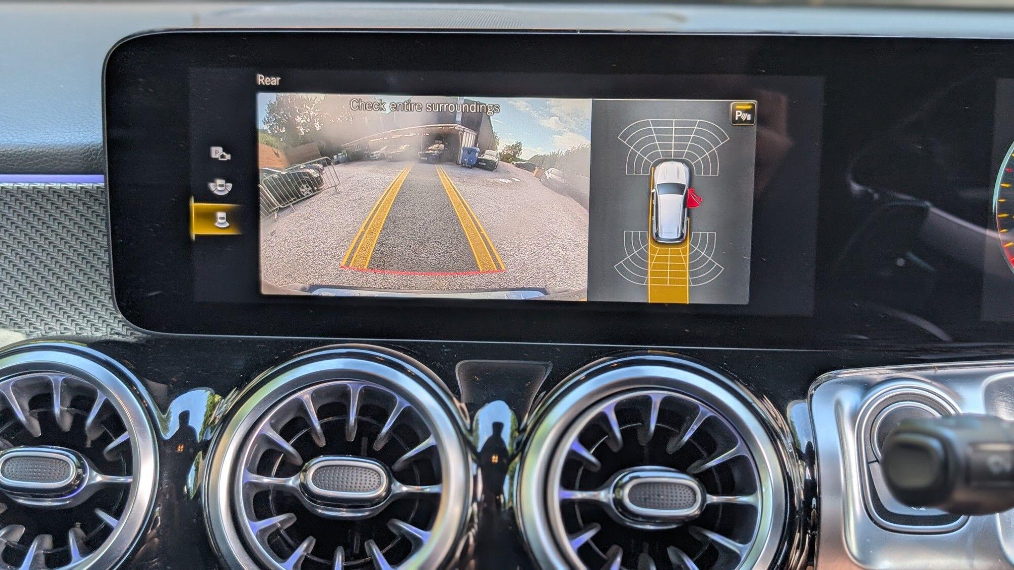 Mercedes-Benz GLB view 16