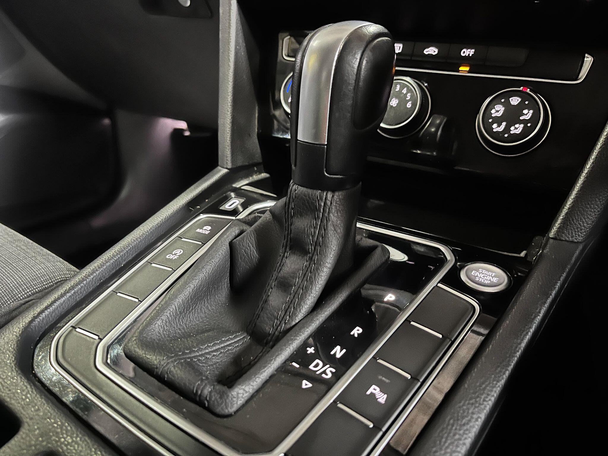 Volkswagen Passat view 41