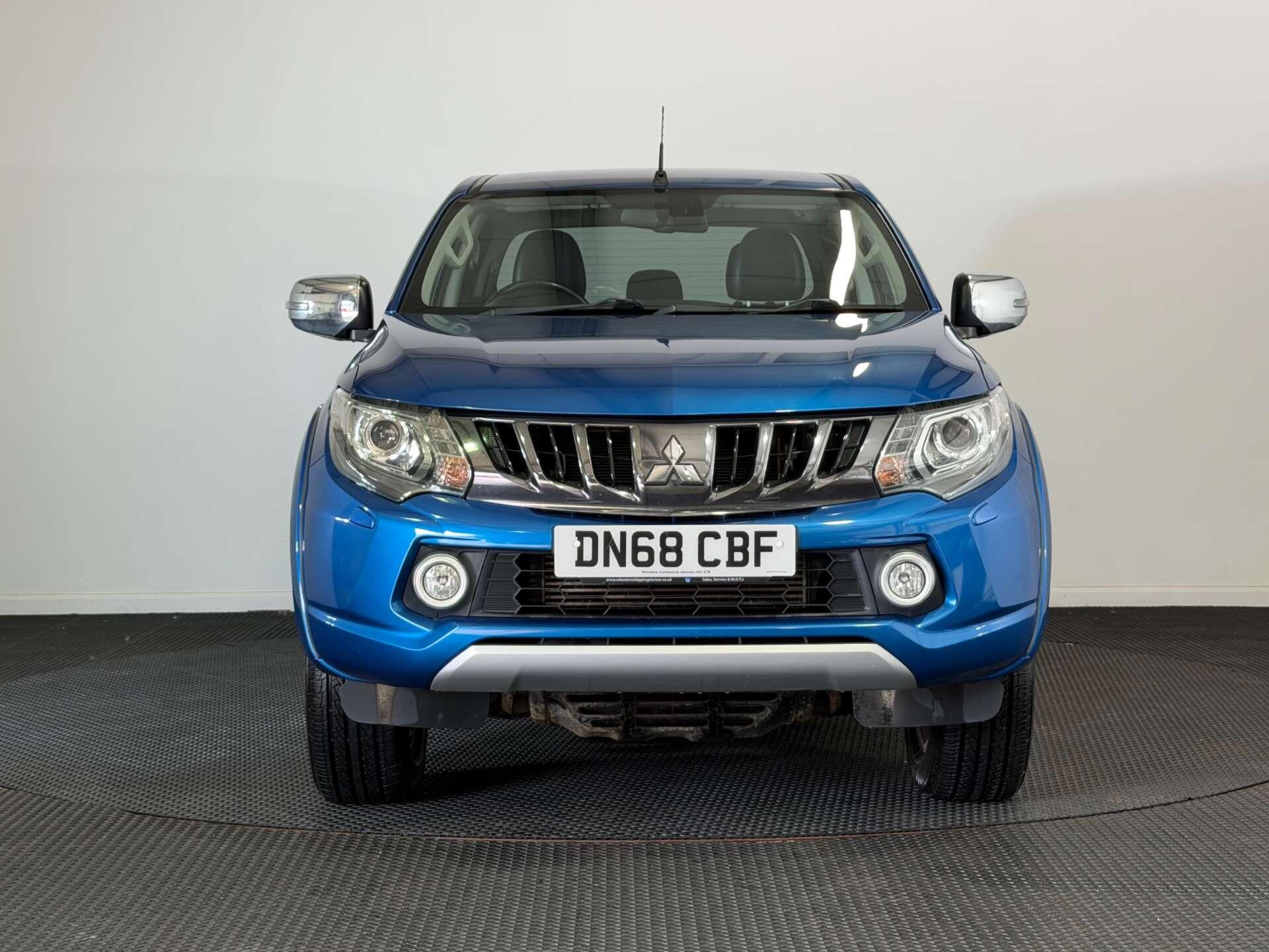Mitsubishi L200 view 2