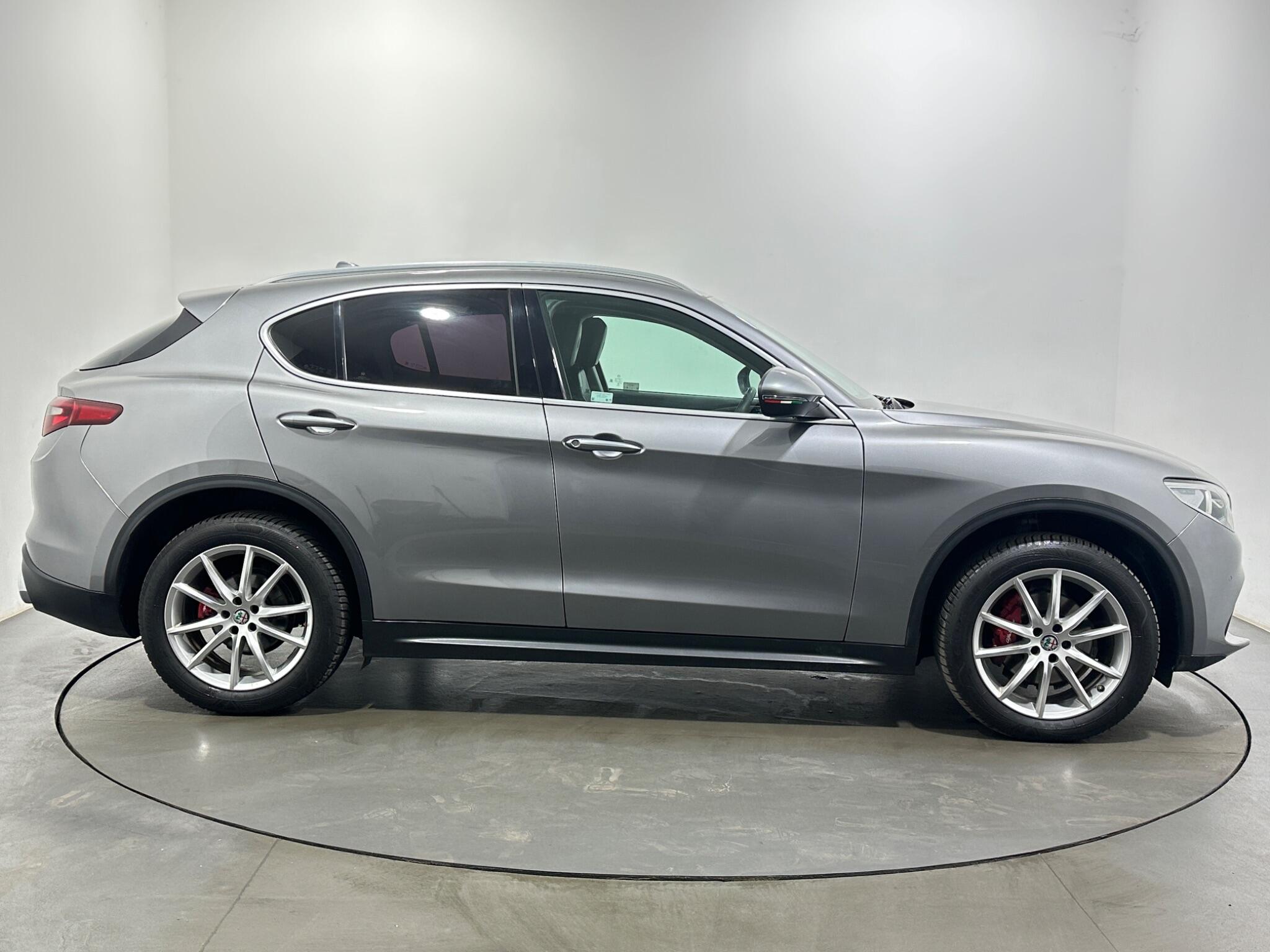 Alfa Romeo Stelvio view 12
