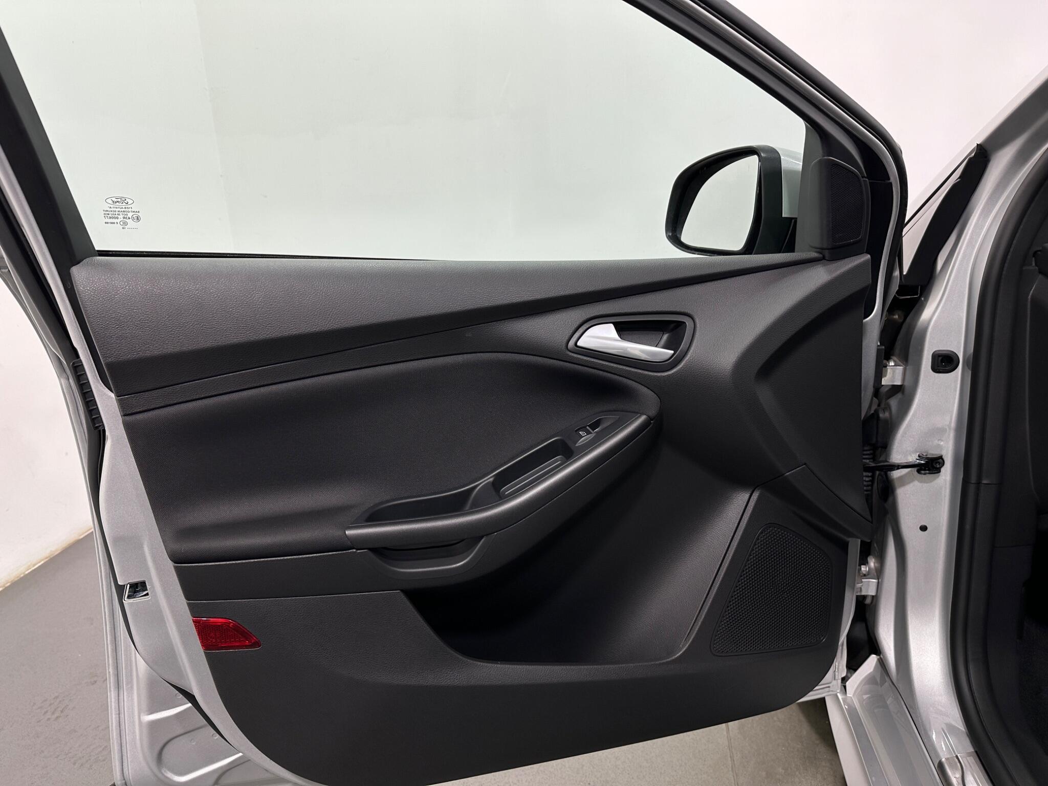 Ford Focus view 36