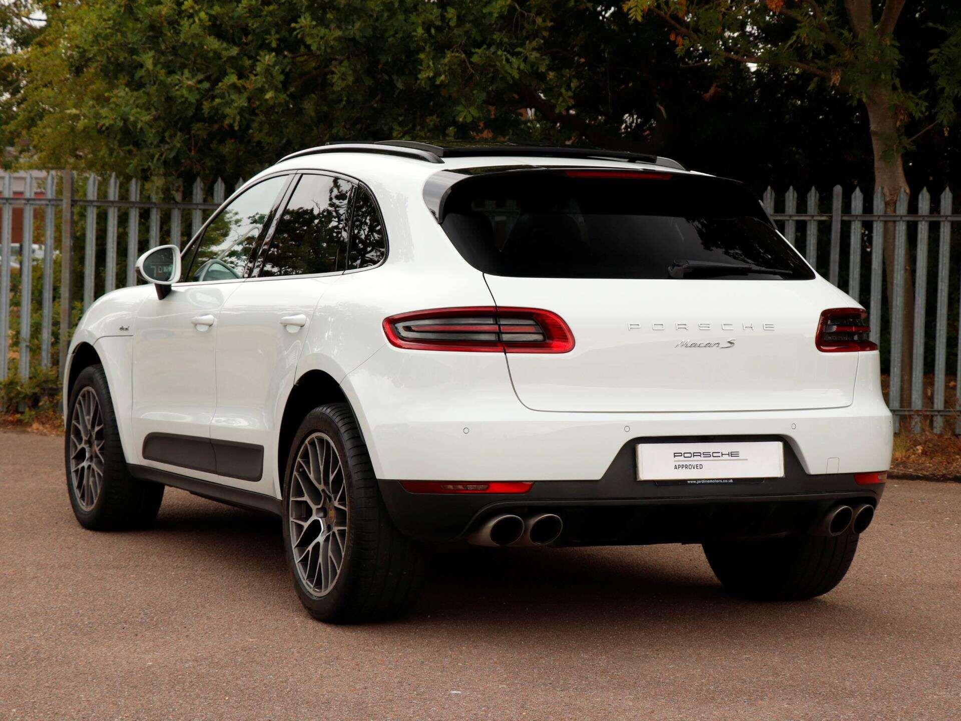 Porsche Macan view 37