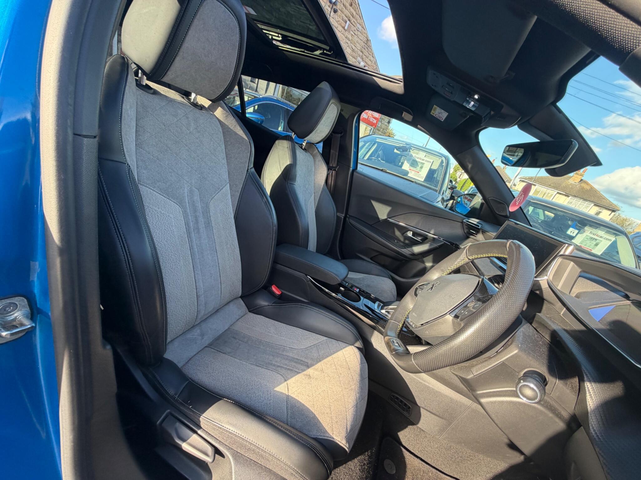 Peugeot e-2008 view 9
