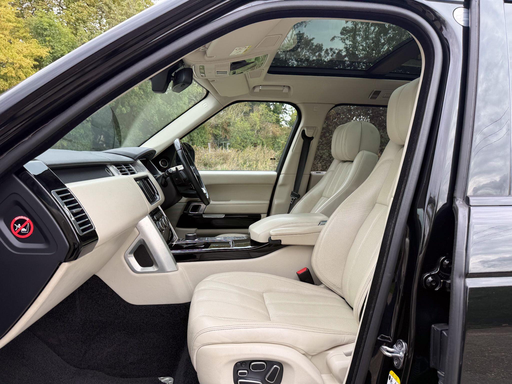Land Rover Range Rover view 3
