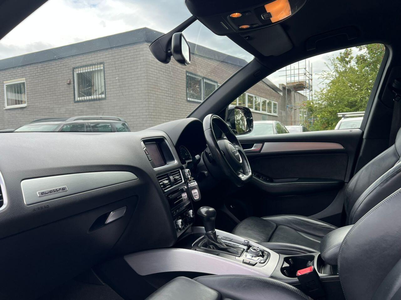 Audi Q5 view 17