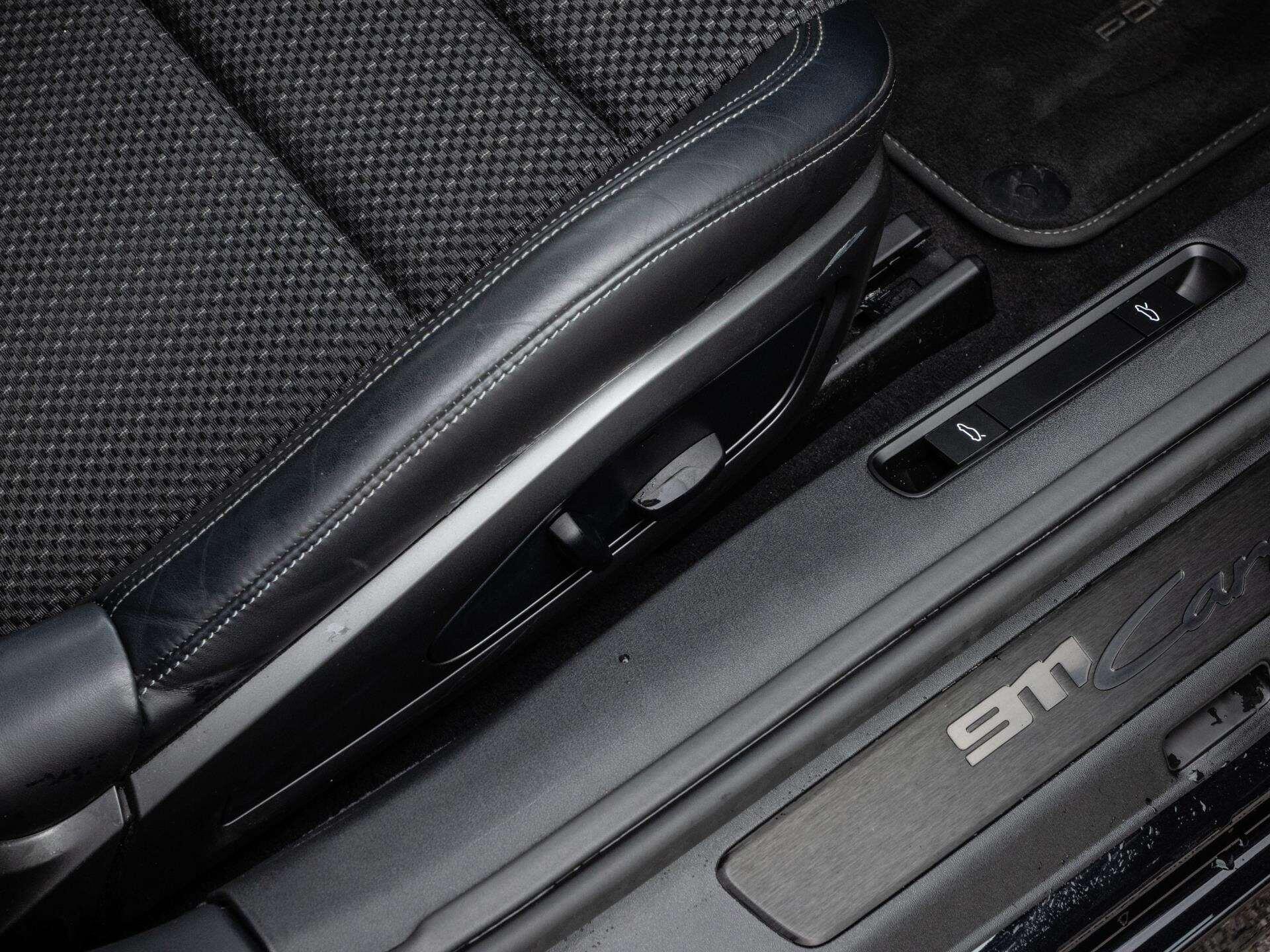 Porsche 911 view 31