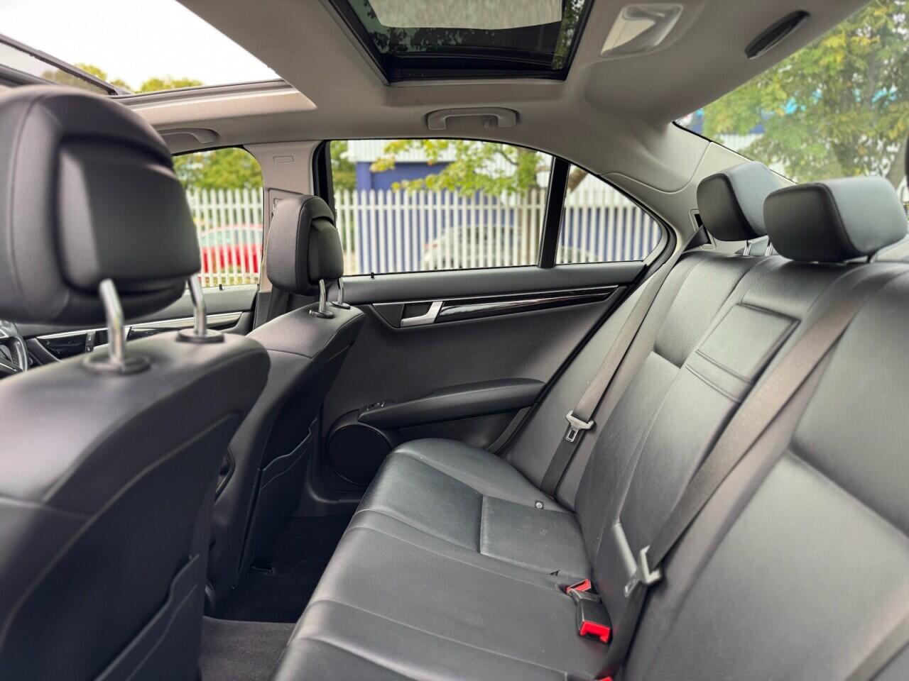 Mercedes-Benz C-Class view 31