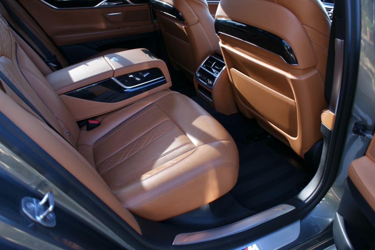 BMW 7 Series view 44