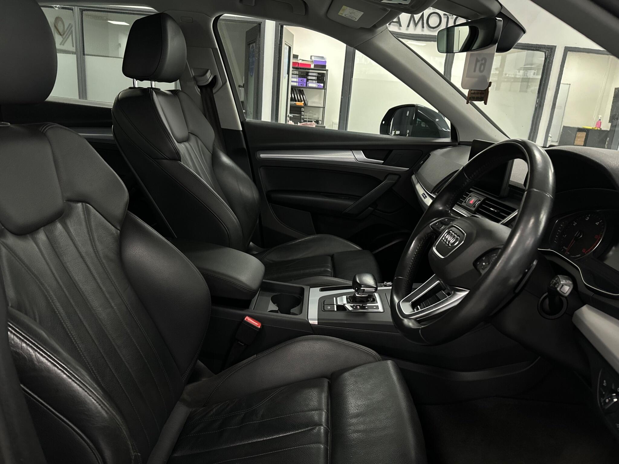 Audi Q5 view 16