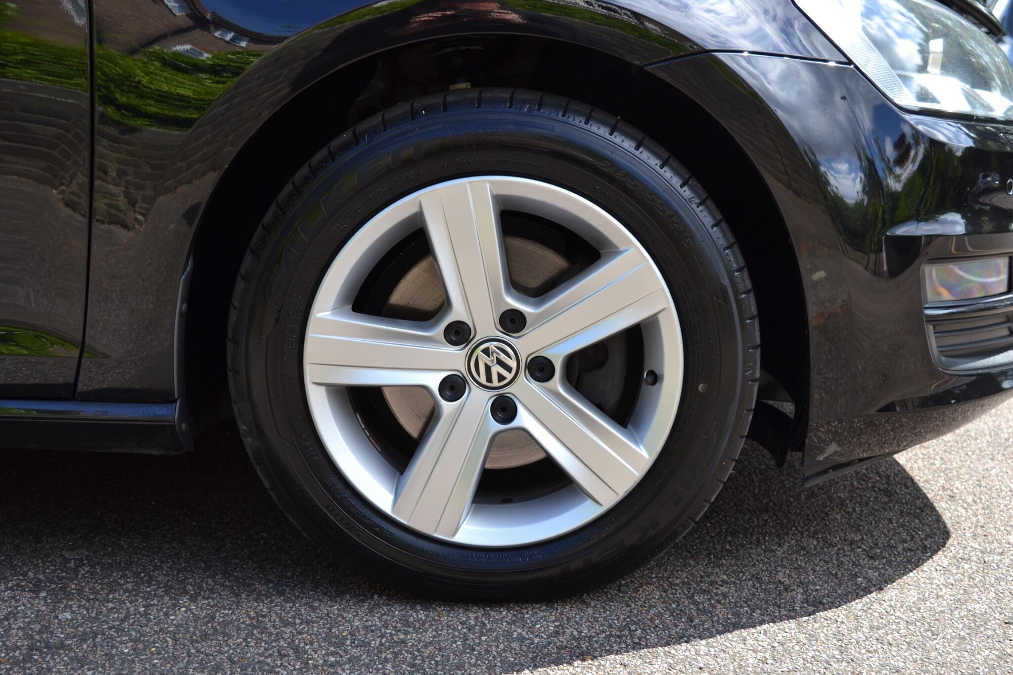 Volkswagen Golf view 35