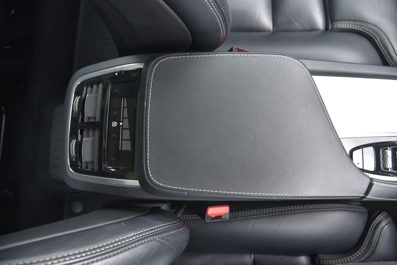 Volvo XC90 view 40