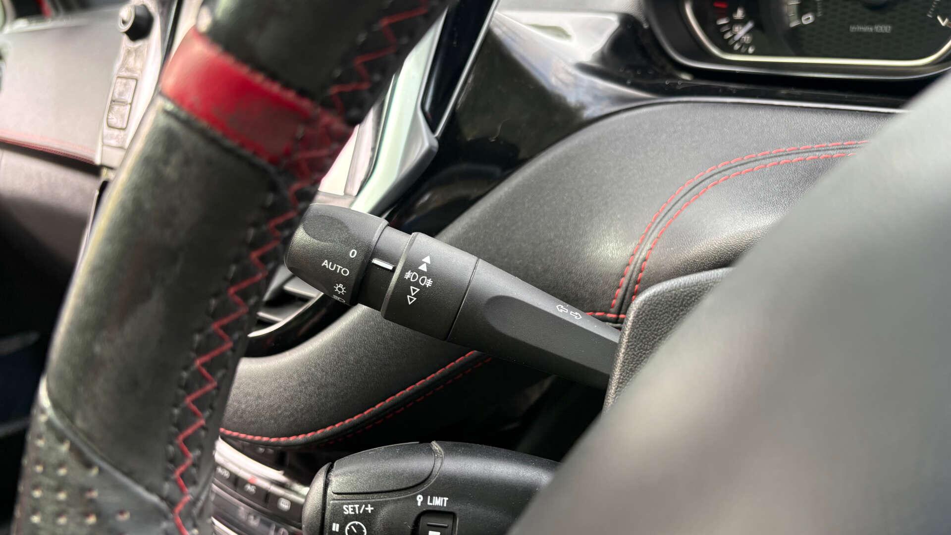 Peugeot 208 view 19