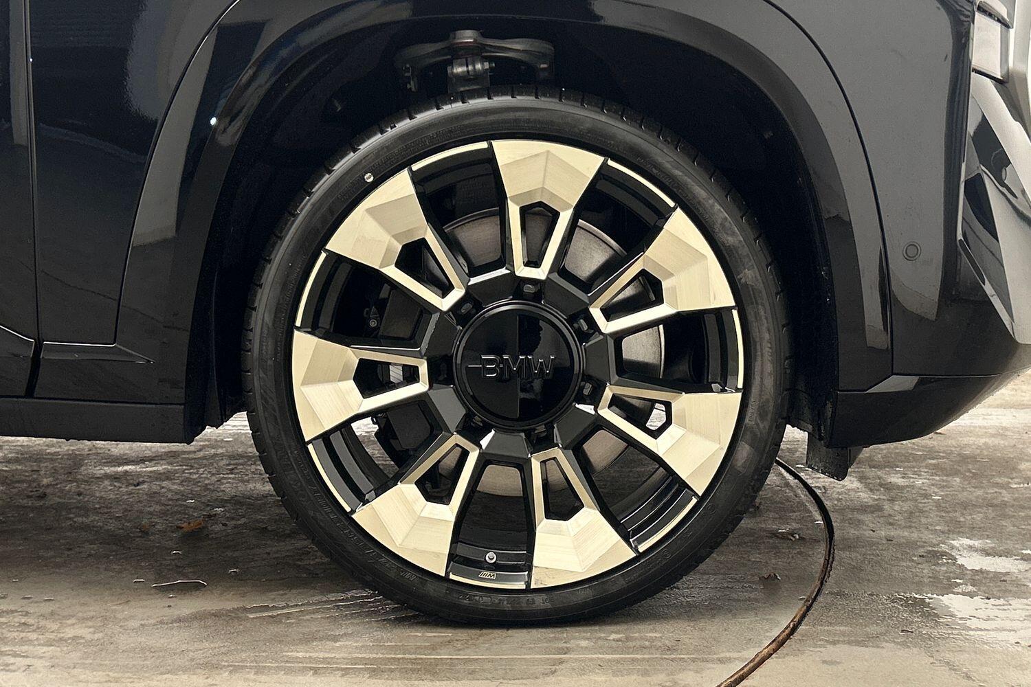 BMW XM view 14
