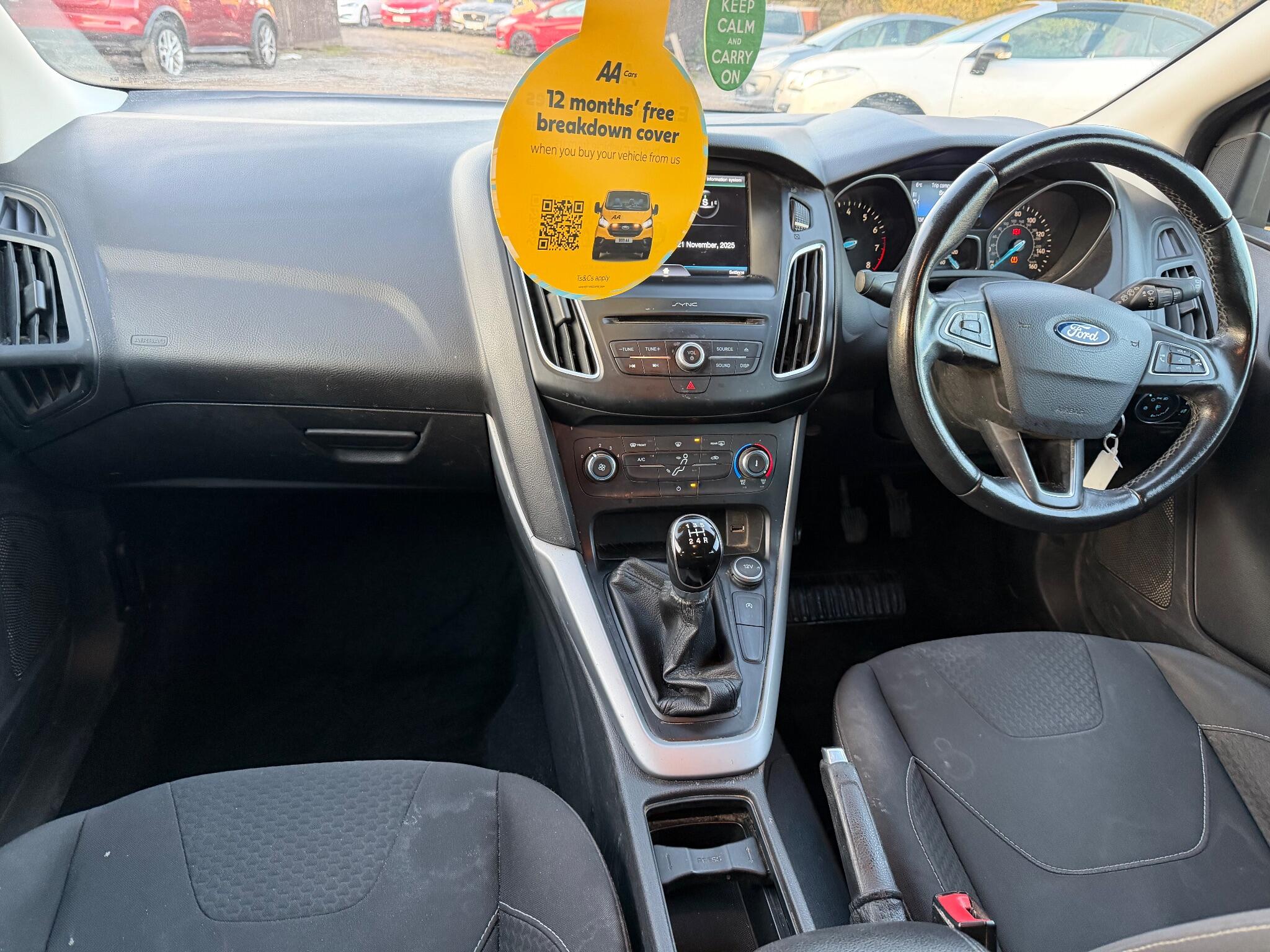 2016 Ford Focus 1.0T EcoBoost Zetec Euro 6 (s/s) 5dr image 17