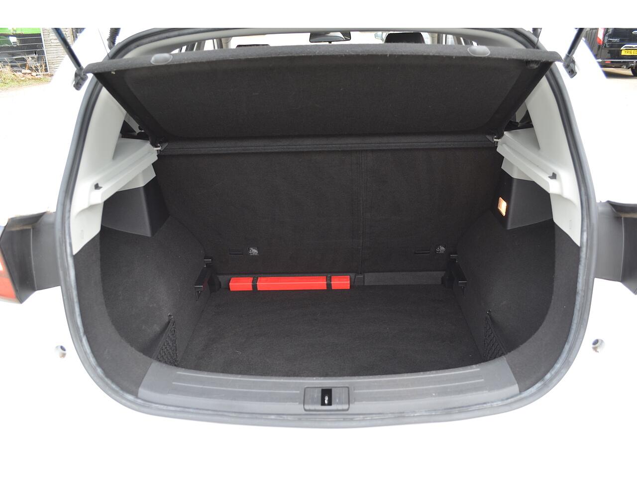 MG ZS view 33