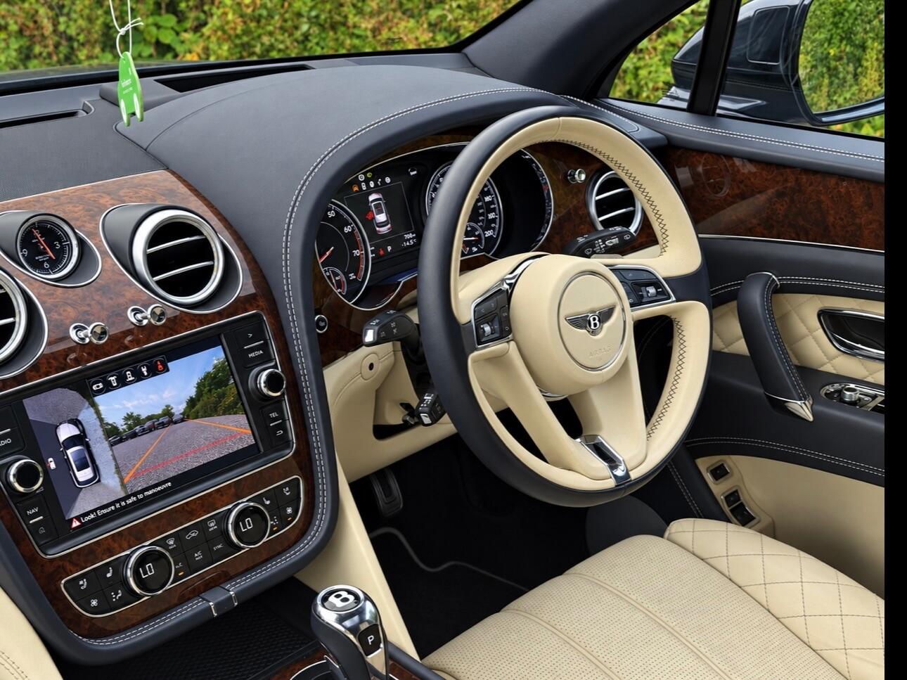 Bentley Bentayga view 18