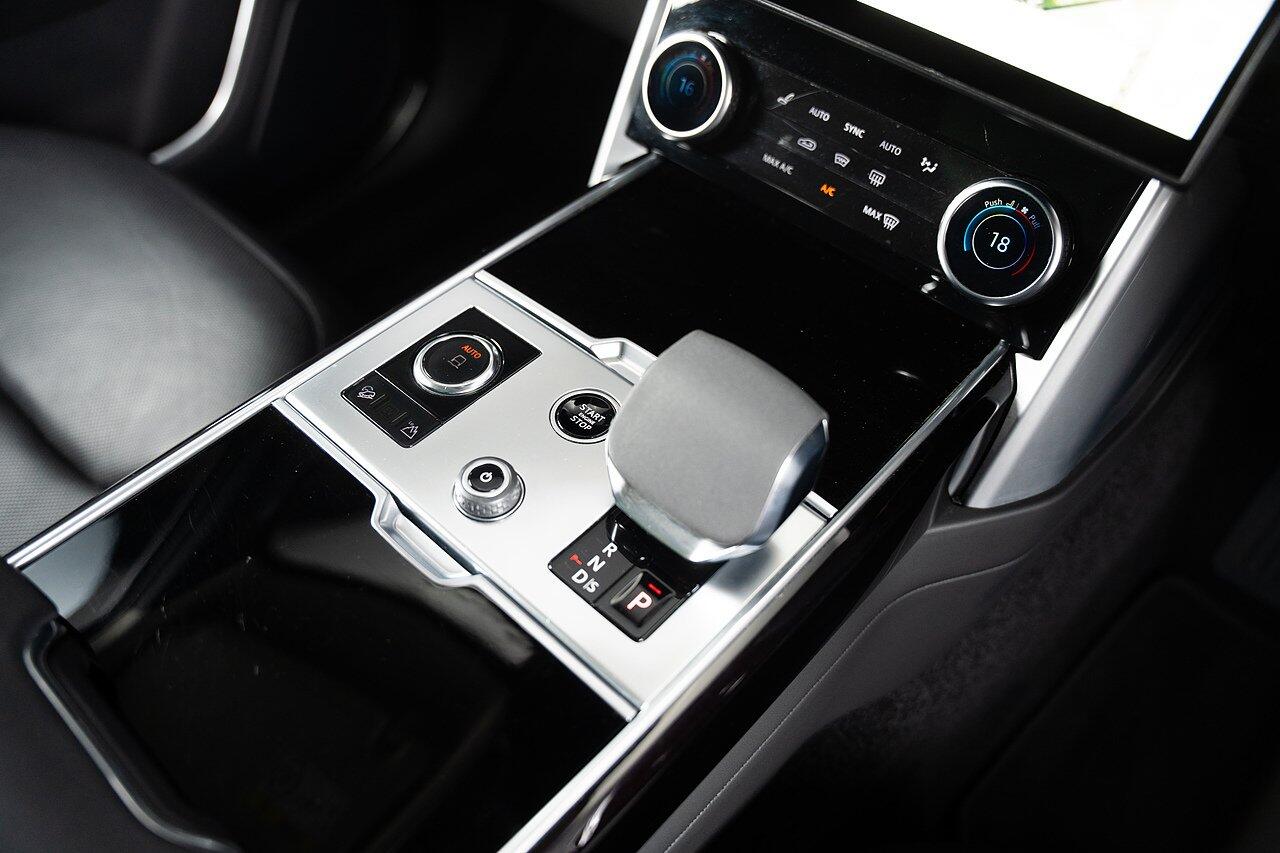 Land Rover Range Rover view 32