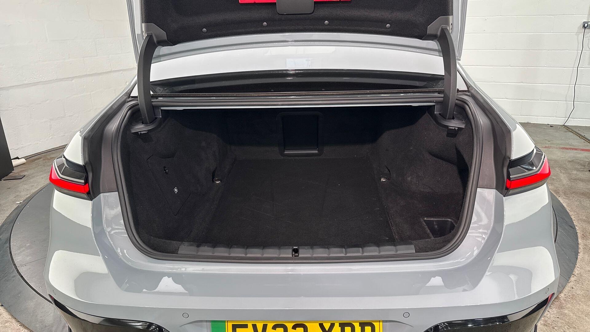 BMW I7 view 13