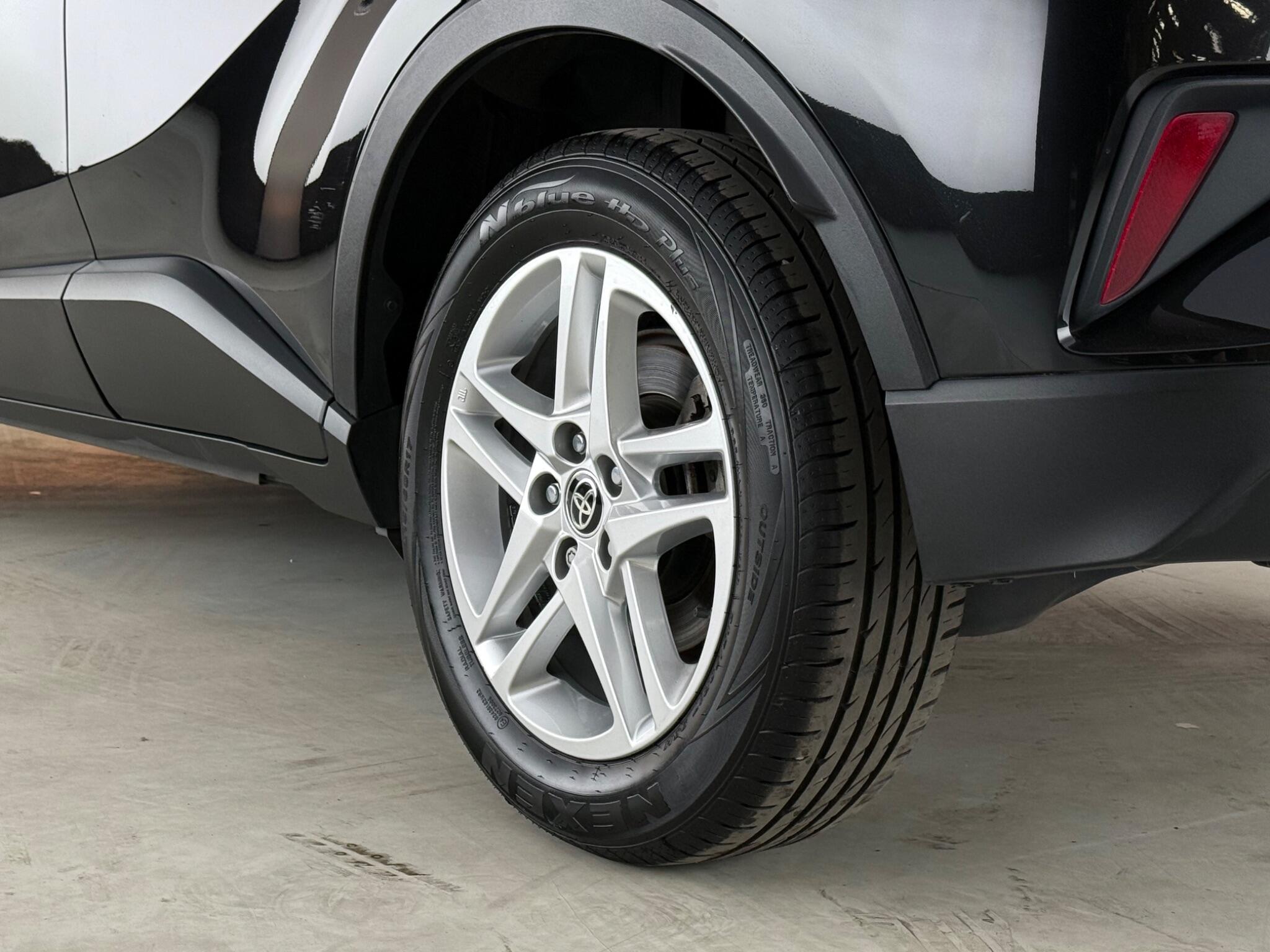 Toyota C-HR view 9