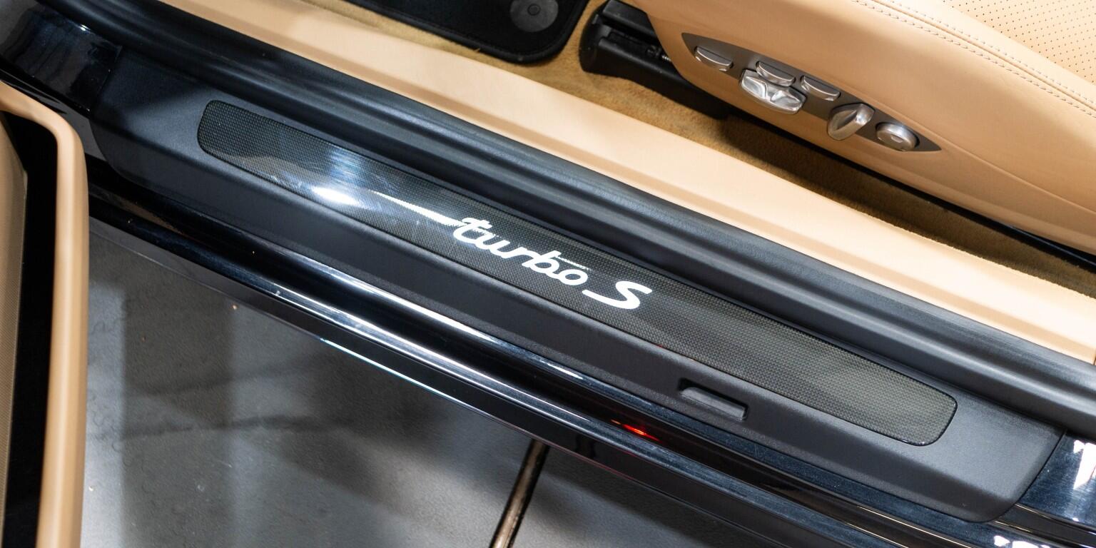 Porsche 911 view 28