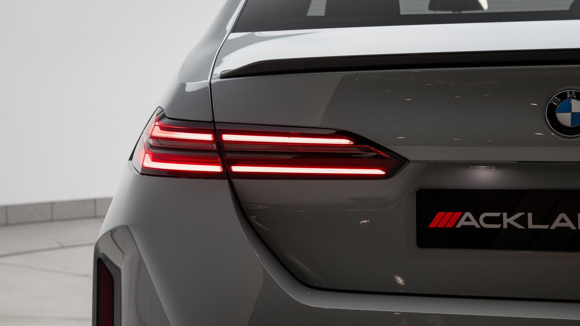 BMW M5 view 17