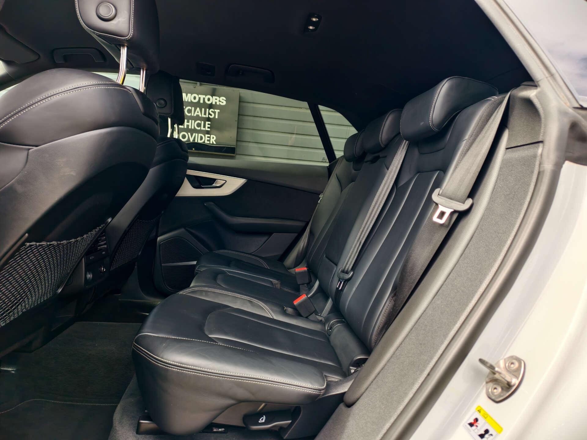 Audi Q8 view 29