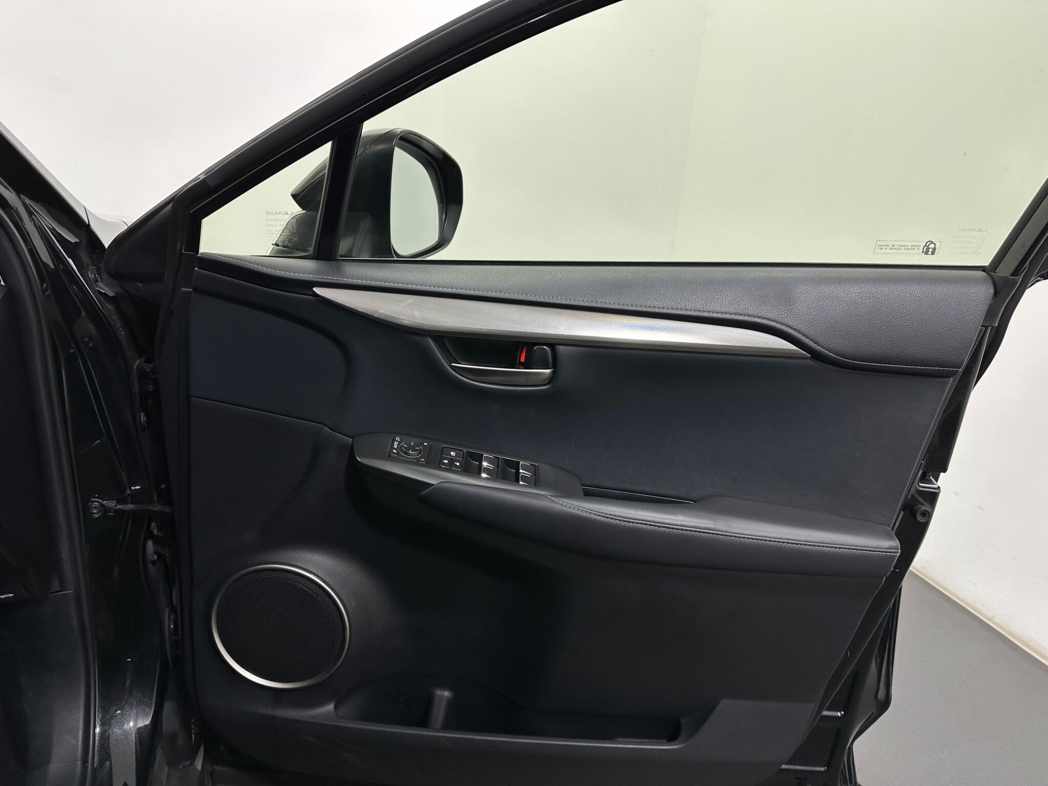 Lexus NX view 34