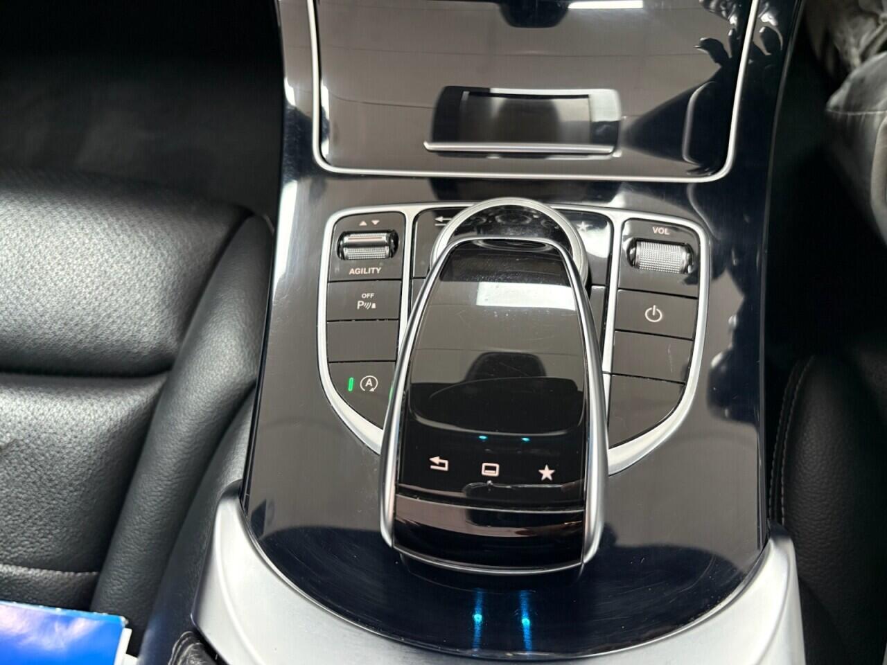 Mercedes-Benz C-Class view 29