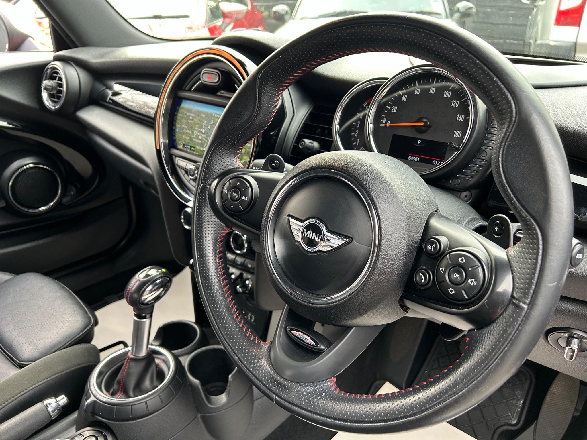 Mini Hatch view 25