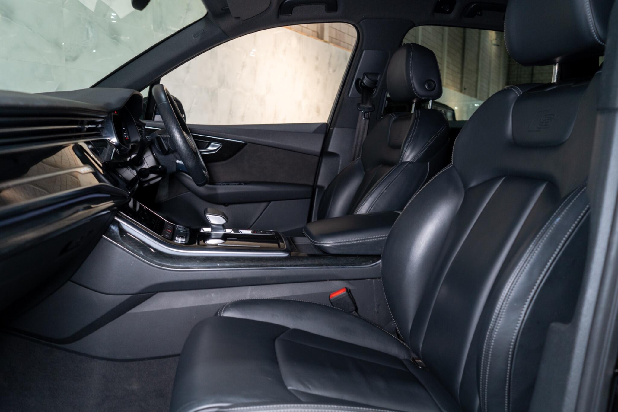 Audi Q7 view 13