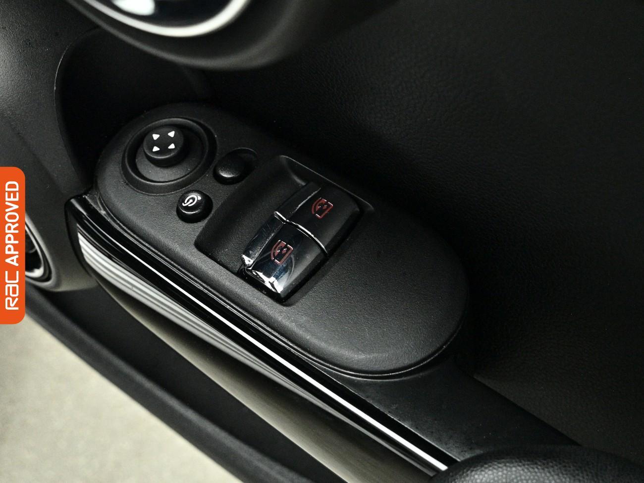 Mini Hatch view 24
