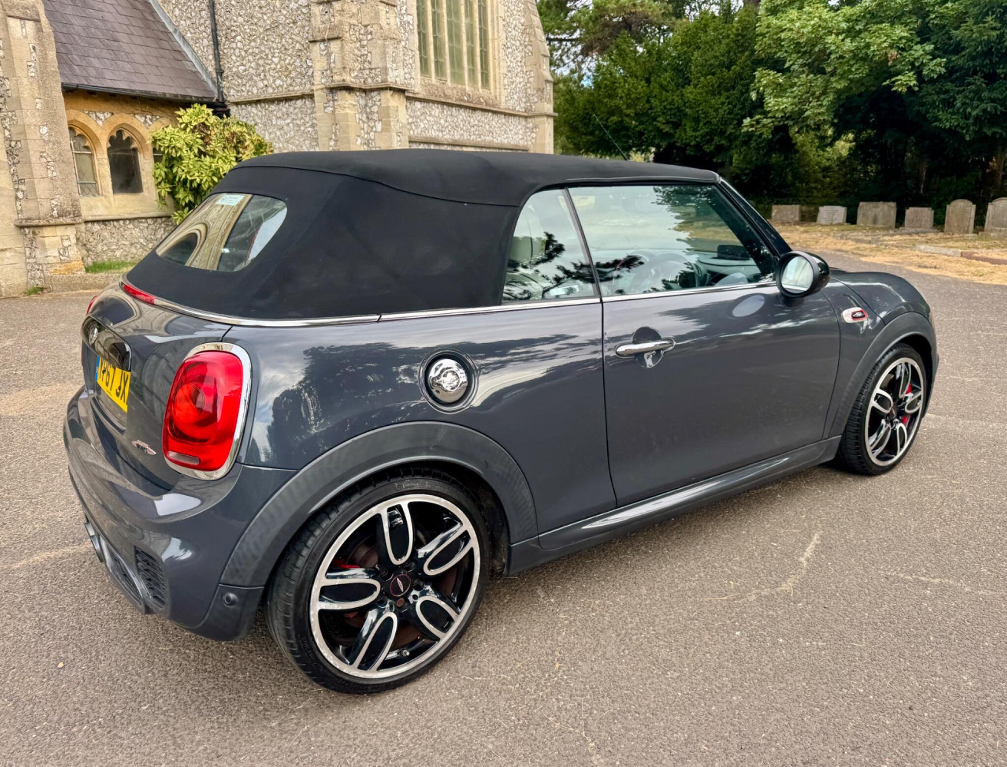 Mini Convertible view 26