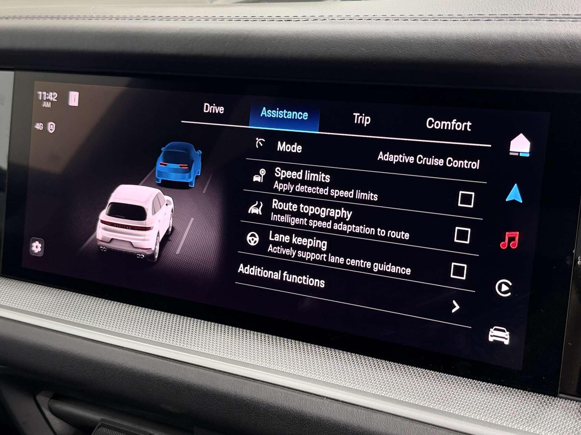Porsche Cayenne view 59