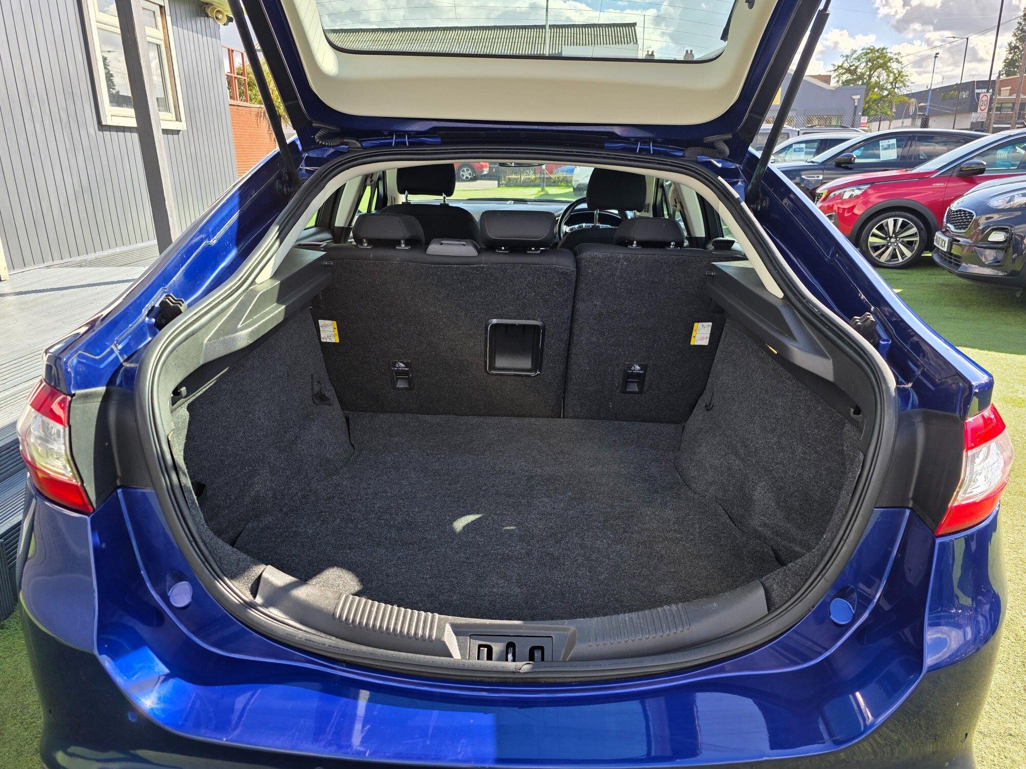 Ford Mondeo view 19