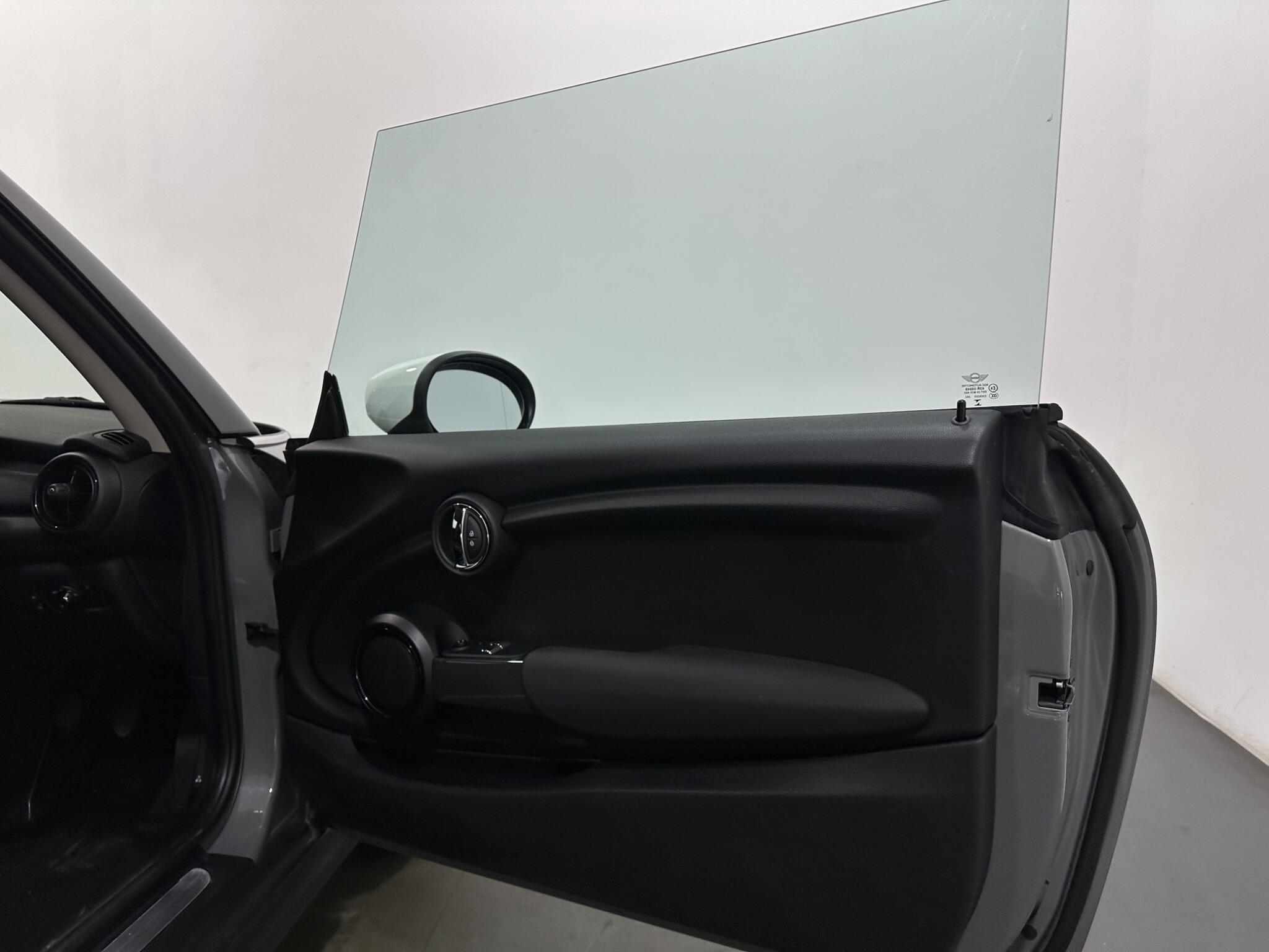 Mini Hatch view 31