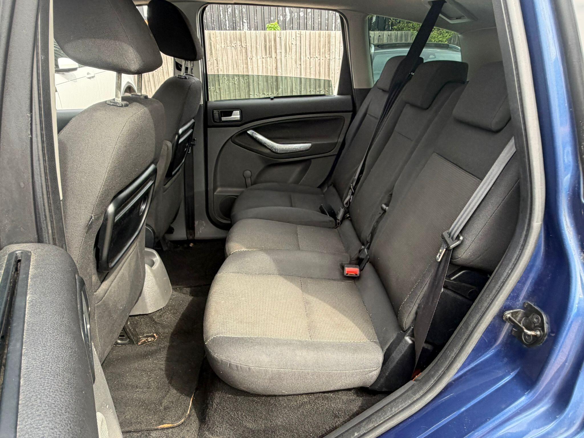 Ford C-Max view 15