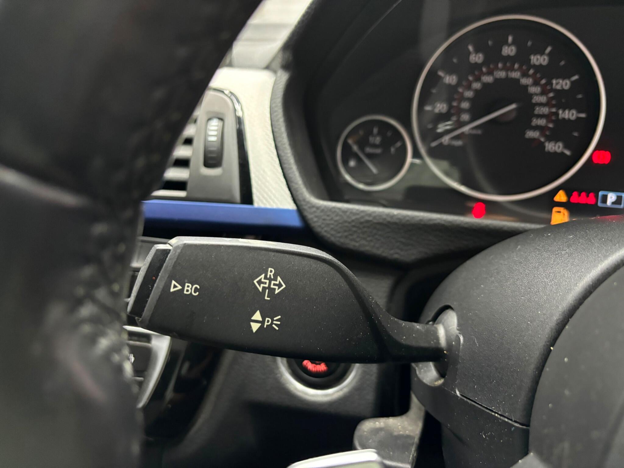 BMW 3 Series view 25