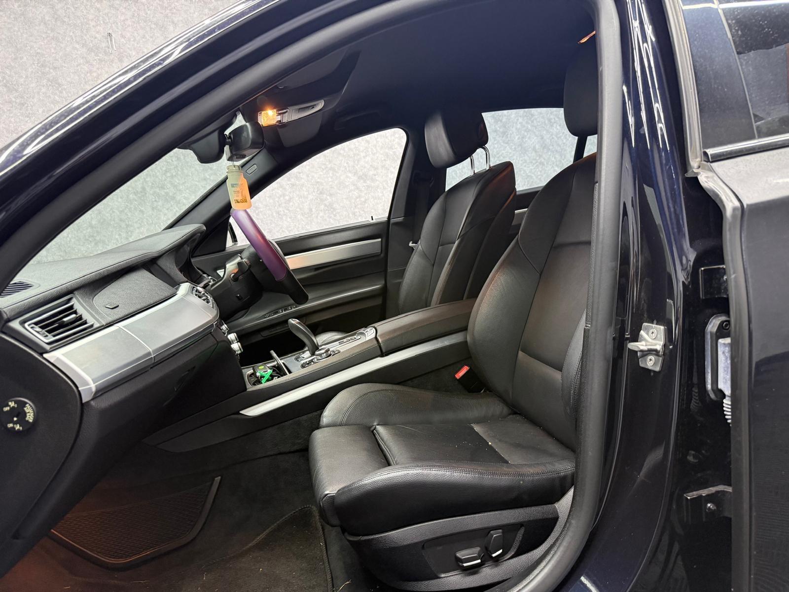 BMW 7 Series view 8