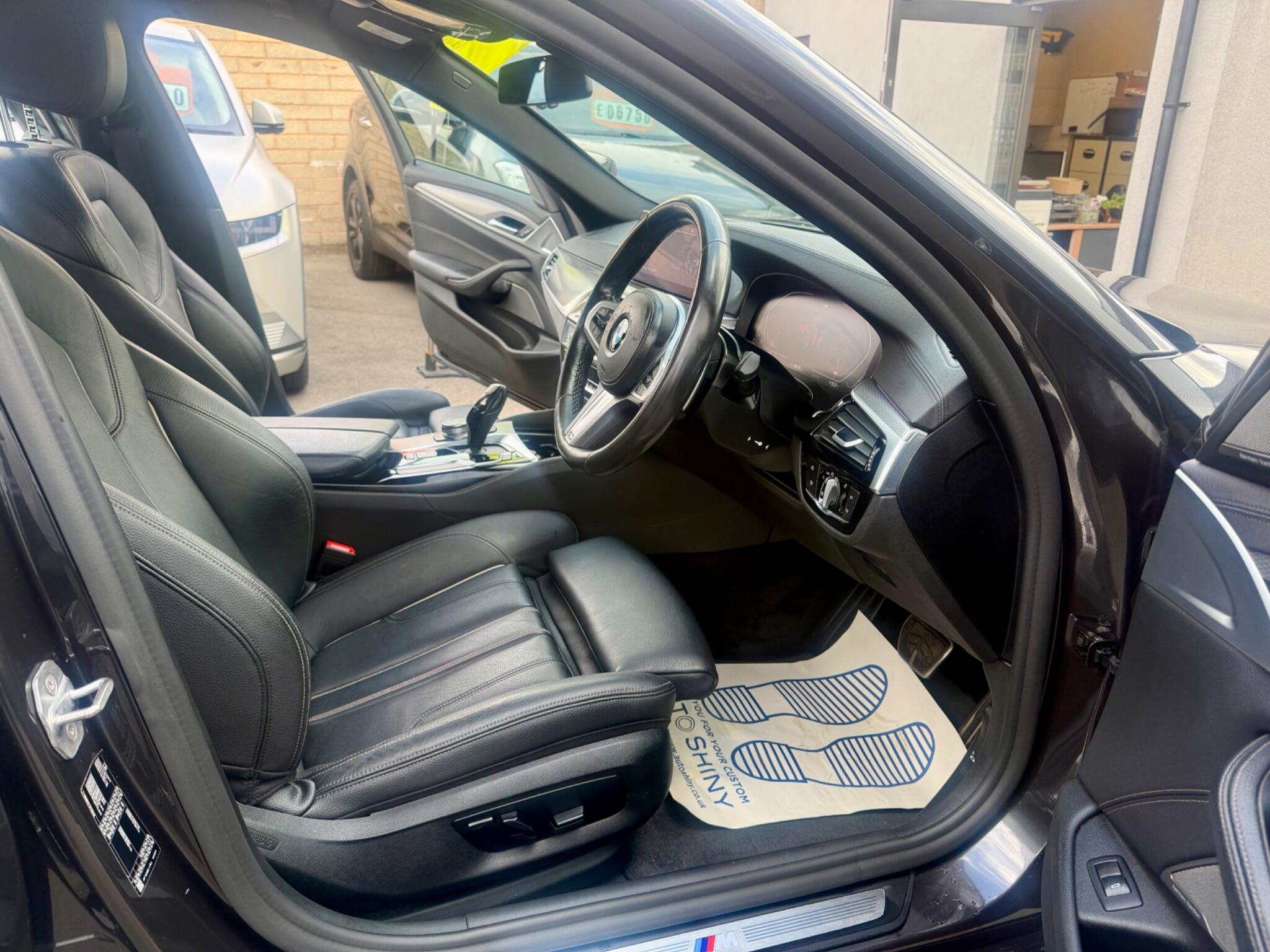 BMW 5 Series view 10
