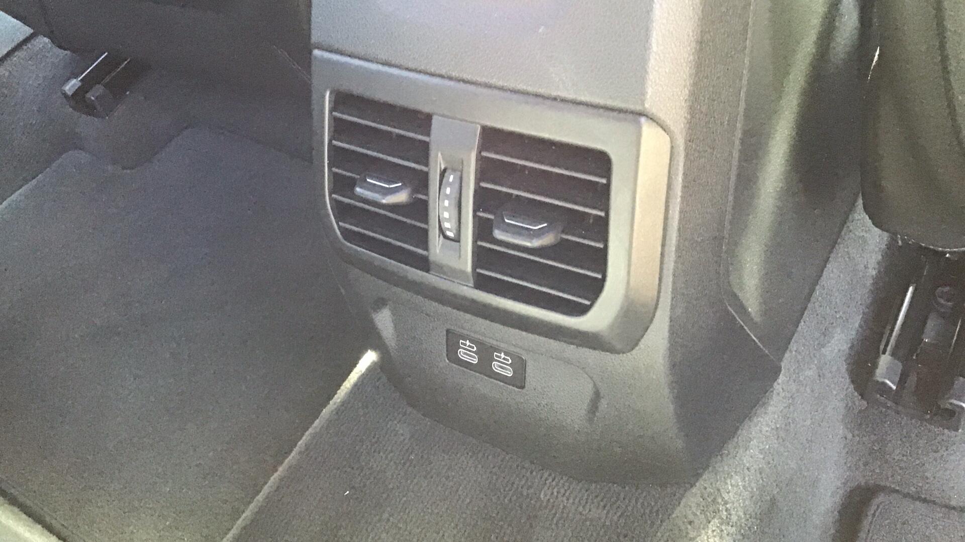 BMW 1 Series view 30