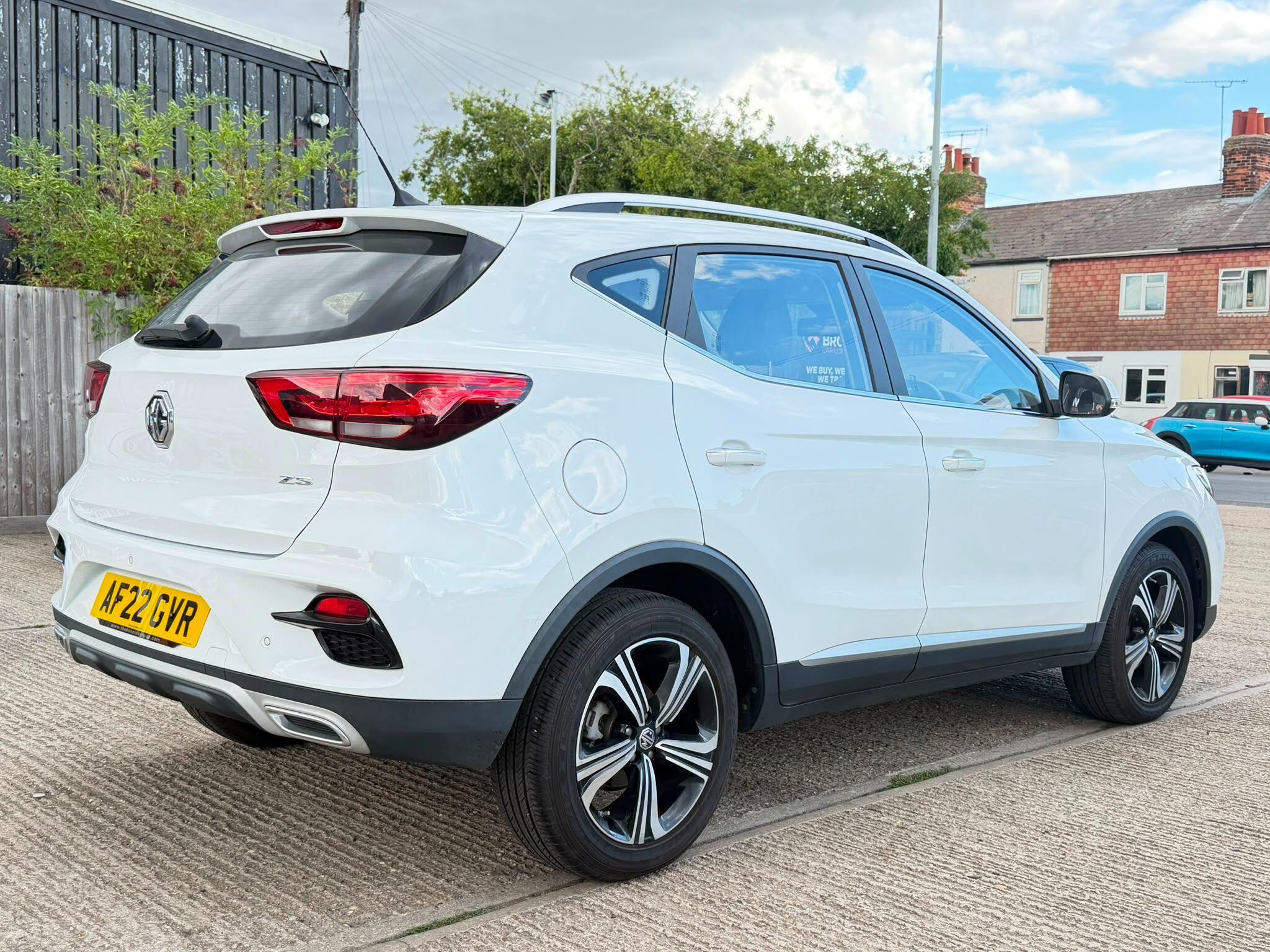 MG ZS view 3