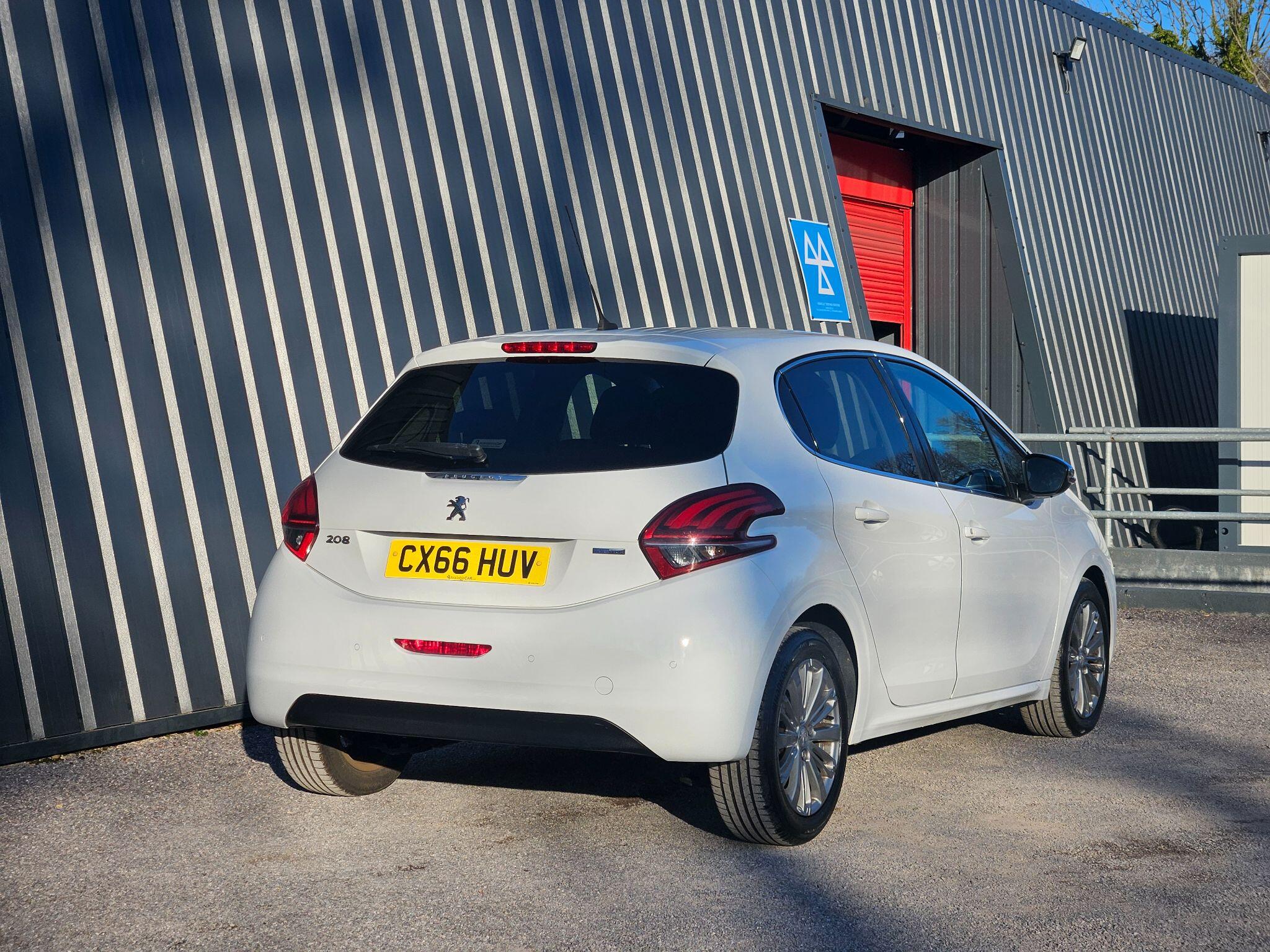 2017 Peugeot 208 image 6