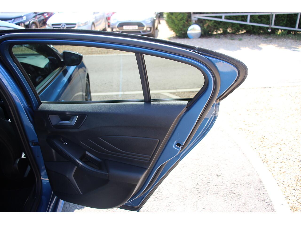 Ford Focus view 44