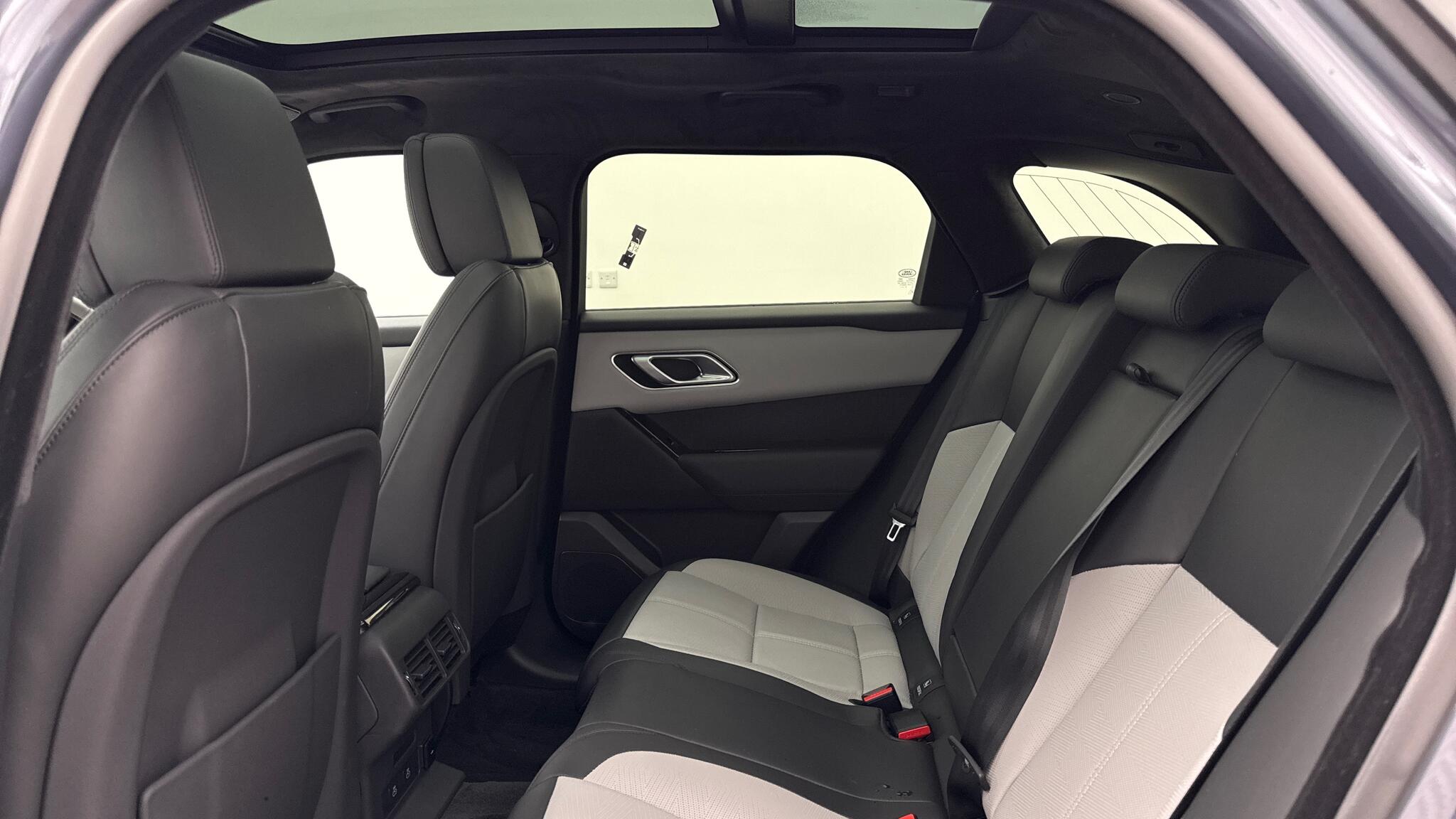Land Rover Range Rover Velar view 4